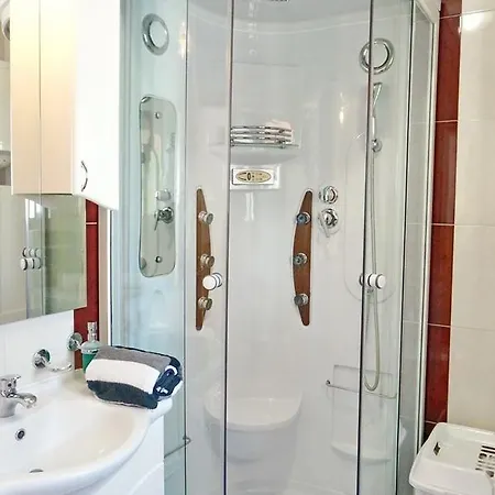 Behi Guest house 3*